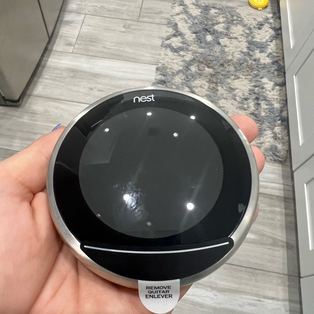 Nest Pro learning Thermostat 3rd generation in Black and Silver